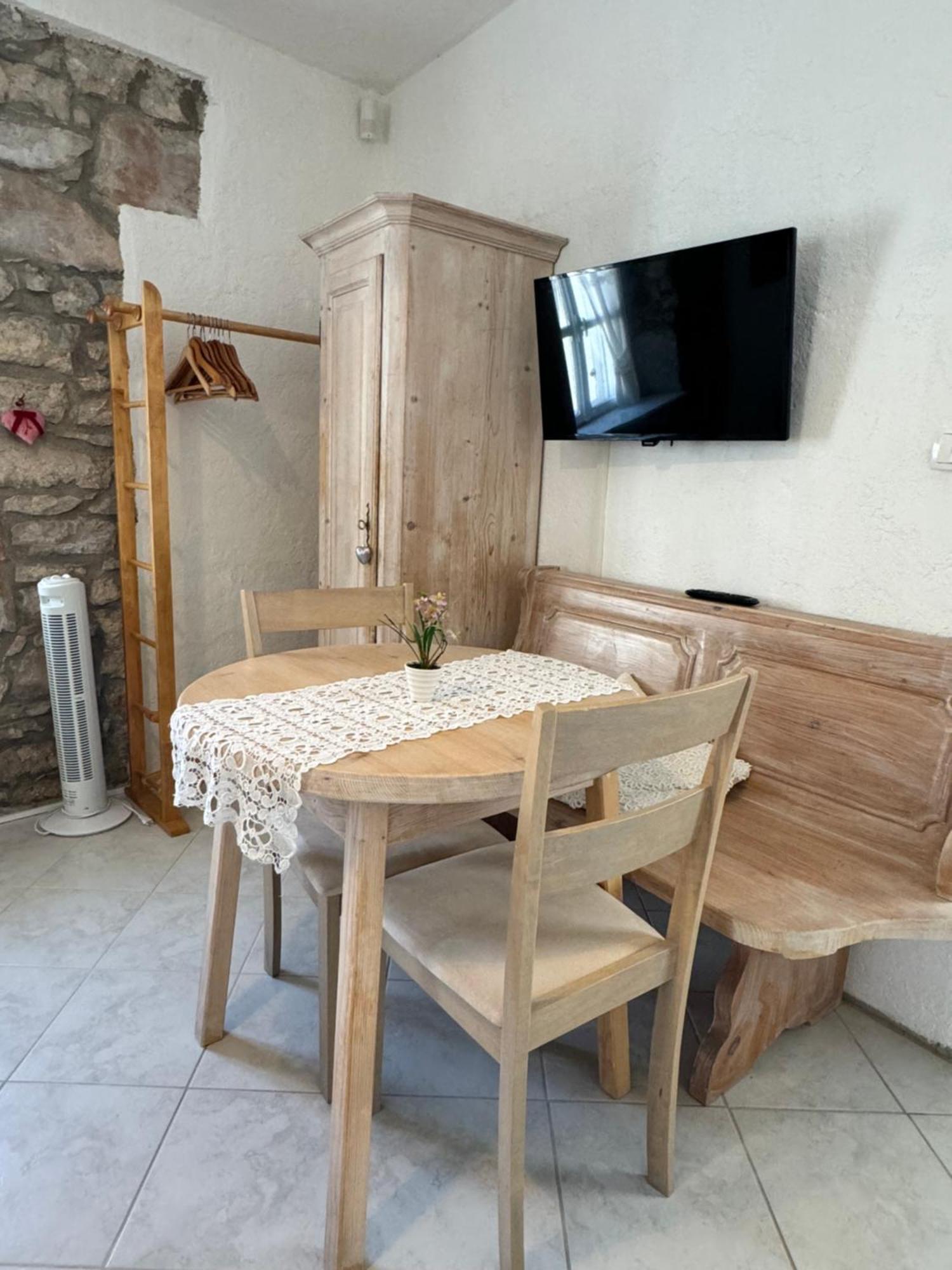 Mediterranes Ferienhaus M. Terrasse Велі-Лошинь Екстер'єр фото