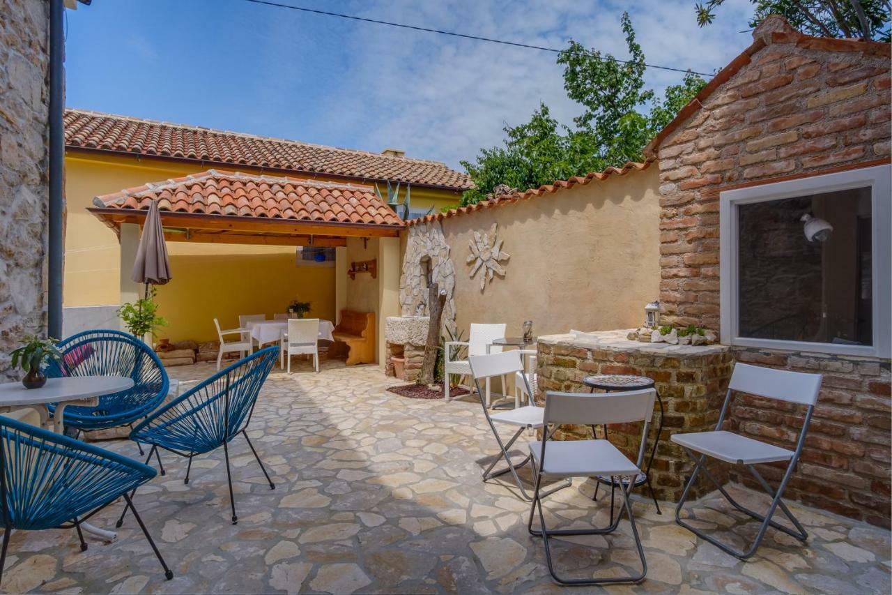 Mediterranes Ferienhaus M. Terrasse Велі-Лошинь Екстер'єр фото
